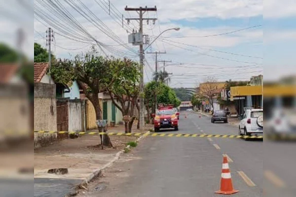 feed-image-1788778261-1 Ataque de abelhas isola fiéis em igreja e mata cachorro em Caldas Novas