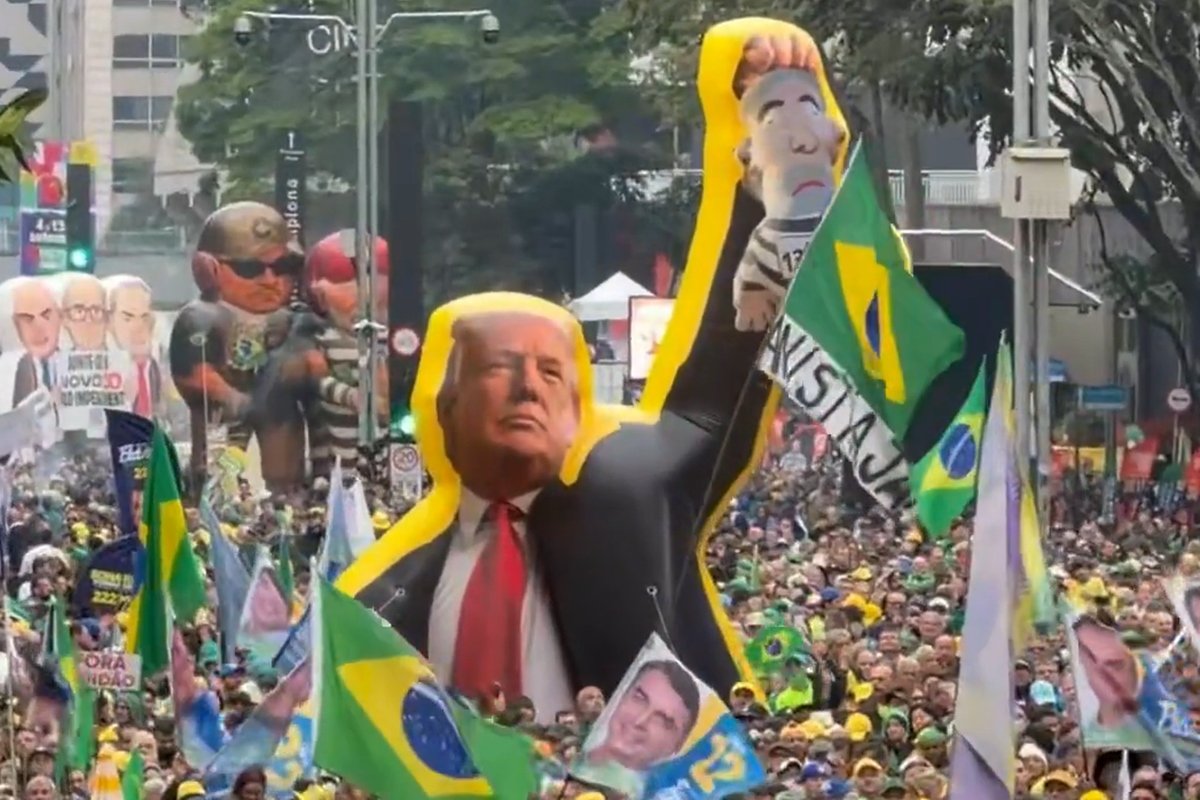 feed-image-1788814913 Erika Hilton critica boneco de Trump em ato de Flávio Bolsonaro na Paulista