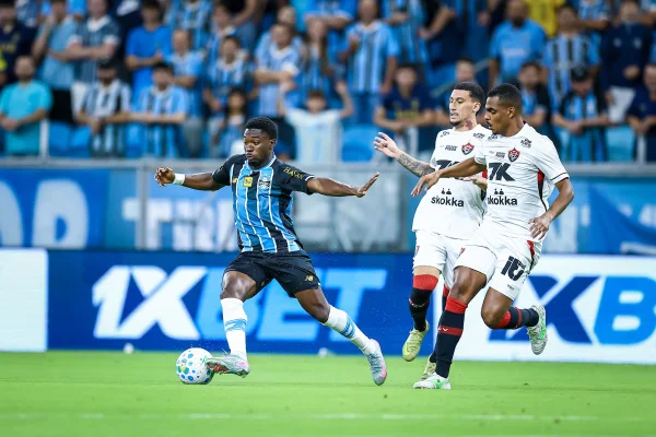 feed-image-1788823337 Brasileirão: Vitória e Grêmio estão escalados para duelo no Barradão