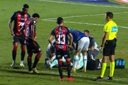 feed-image-1788827460-2 Goleiro Weverton passa mal antes de partida entre Vitória e Grêmio