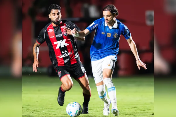 feed-image-1788831671 Campeonato Brasileiro: Vitória derrota Grêmio por 1 x 0 no Barradão