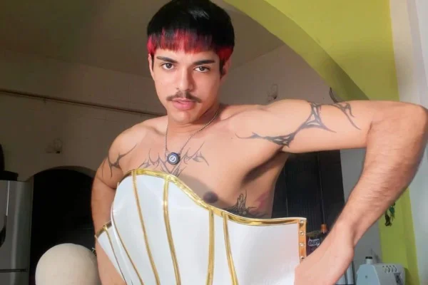 feed-image-1788835859-1 Influenciador diz que vai processar perfis após vazamento de fotos íntimas