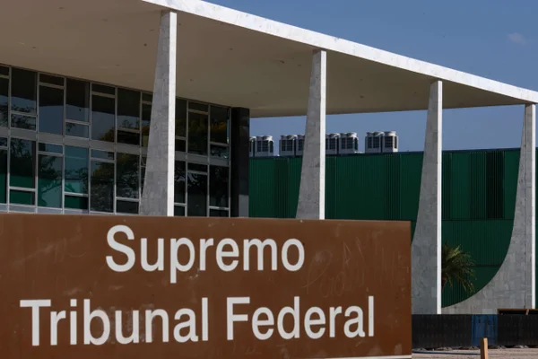 feed-image-1788839453 Ex-ministros do STF pedem a Fachin "apuração rigososa" sobre crise na Corte