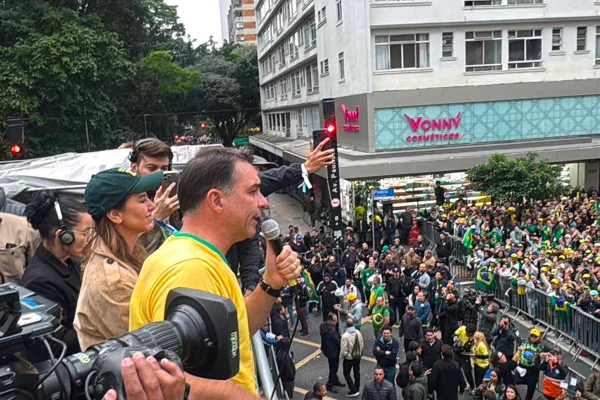 feed-image-1788847906-1 Ao medir força em SP, Flávio não tem mobilização esperada pelo bolsonarismo