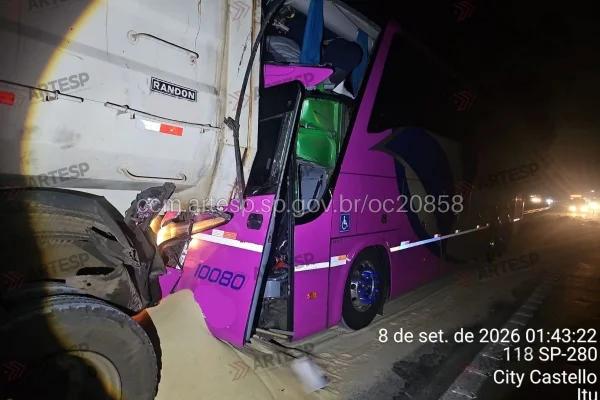 feed-image-1788859850 Acidente com ônibus e caminhão deixa 8 feridos na Castello Branco