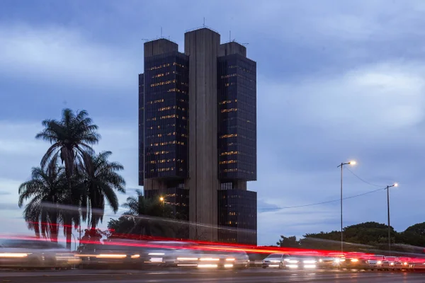 feed-image-1788867679 Focus: mercado reduz projeção da inflação para 5% e sobe a do PIB