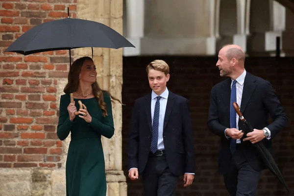 feed-image-1788871275 Príncipe George segue os passos do pai e tem 1° dia de aula em Eton College