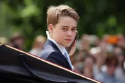 feed-image-1788871276-1 Príncipe George segue os passos do pai e tem 1° dia de aula em Eton College
