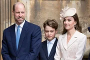 feed-image-1788871276-3 Príncipe George segue os passos do pai e tem 1° dia de aula em Eton College