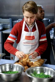 feed-image-1788871276-4 Príncipe George segue os passos do pai e tem 1° dia de aula em Eton College