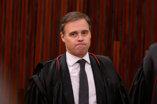 feed-image-1788883349 Ala do STF avalia que Mendonça esticou a lei para afastar cúpula da PF