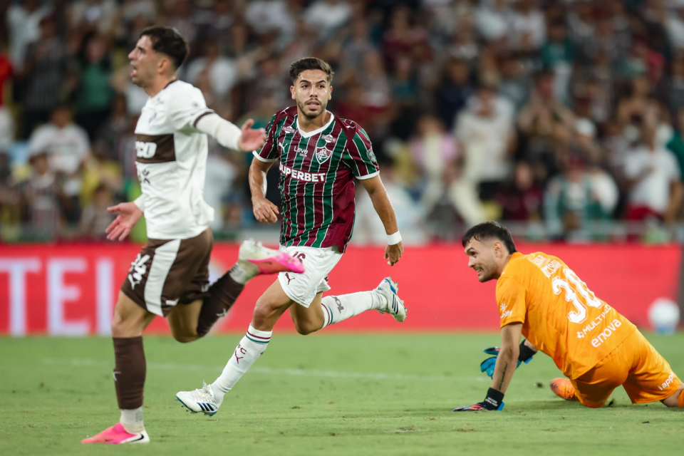 feed-image-1788916905 Fluminense vence o Platense no Maracanã e larga em vantagem nas quartas da Libertadores