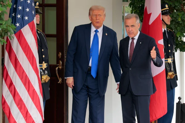 feed-image-1788919364-1 Trump amplia ofensiva e impõe sobretaxa de 50% sobre produtos do Canadá