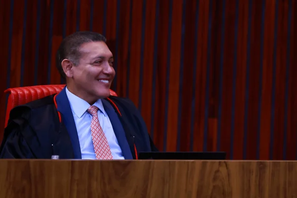 feed-image-1788943912 Ofensiva de Mendonça pode antecipar presidência de Nunes Marques no STF