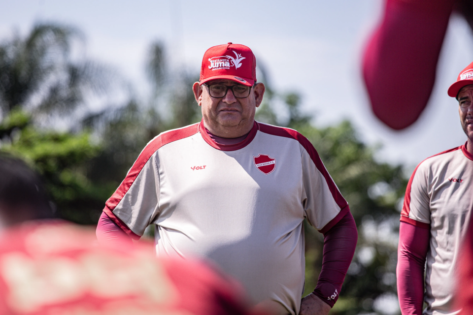 feed-image-1788996109 Escalação do Vila: Guto Ferreira tem retornos, mas perde zagueiro para o clássico