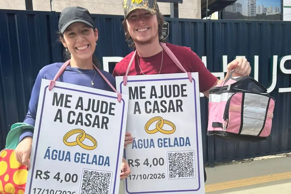 feed-image-1789075278 ‘Até no dia ruim tem sido bom’: casal vende água no sinal para juntar dinheiro e realizar casamento em Goiânia