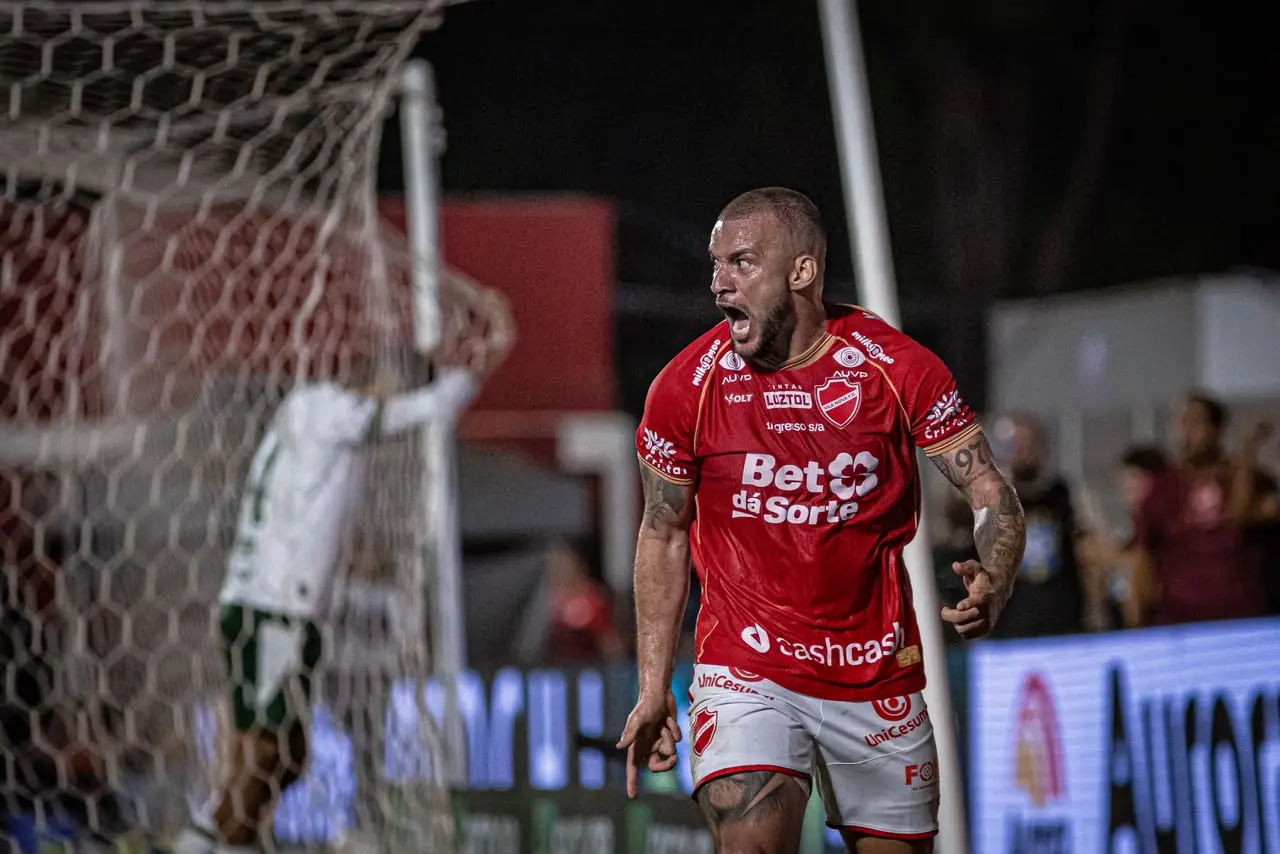 feed-image-1789093258 Vila Nova x Goiás: André Luís marca no clássico, provoca Tadeu e dispara: “O mundo gira”