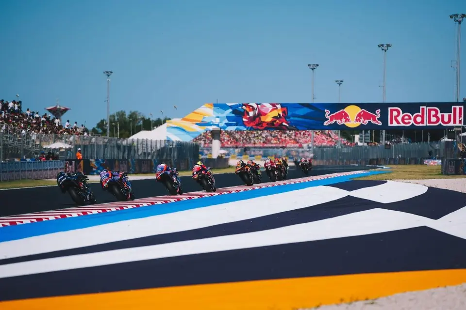 feed-image-1789240987 MotoGP: Marc Márquez domina e vence corrida sprint no GP de San Marino