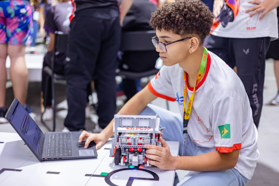 feed-image-1789320231 Goiânia reúne estudantes em disputa de robôs que simulam resgates