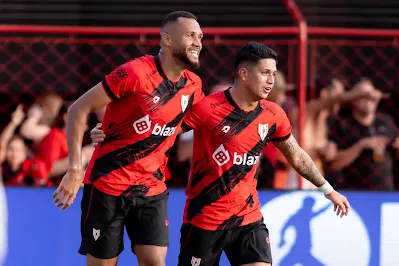 feed-image-1789338056 Anotou a placa? Com hat-trick de Gustavo Coutinho, Atlético-GO goleia Criciúma e entra no G6