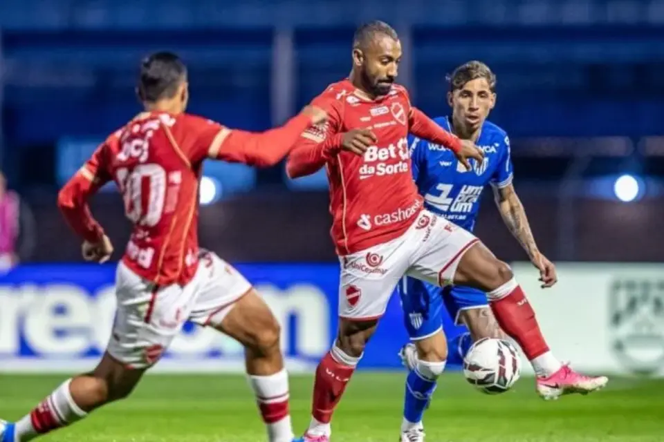 feed-image-1789482808 De bom tamanho? Guto cita desgaste antes de jogo com Avaí: “Não tivemos 72 horas”