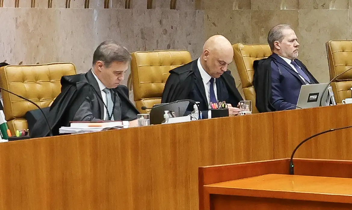 feed-image-1789562492 Impasse no STF: Julgamento sobre Moraes e Mendonça trava após bate-boca e pedido de vista