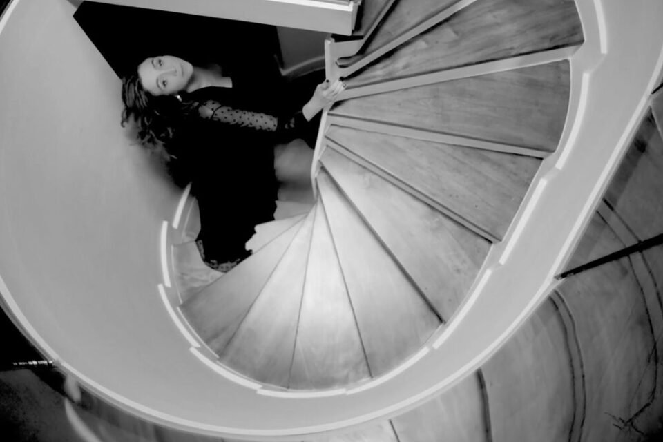 feed-image-1789588281 Marisa Orth estrela vídeo sensual com modelo em plataforma de conteúdo adulto; veja
