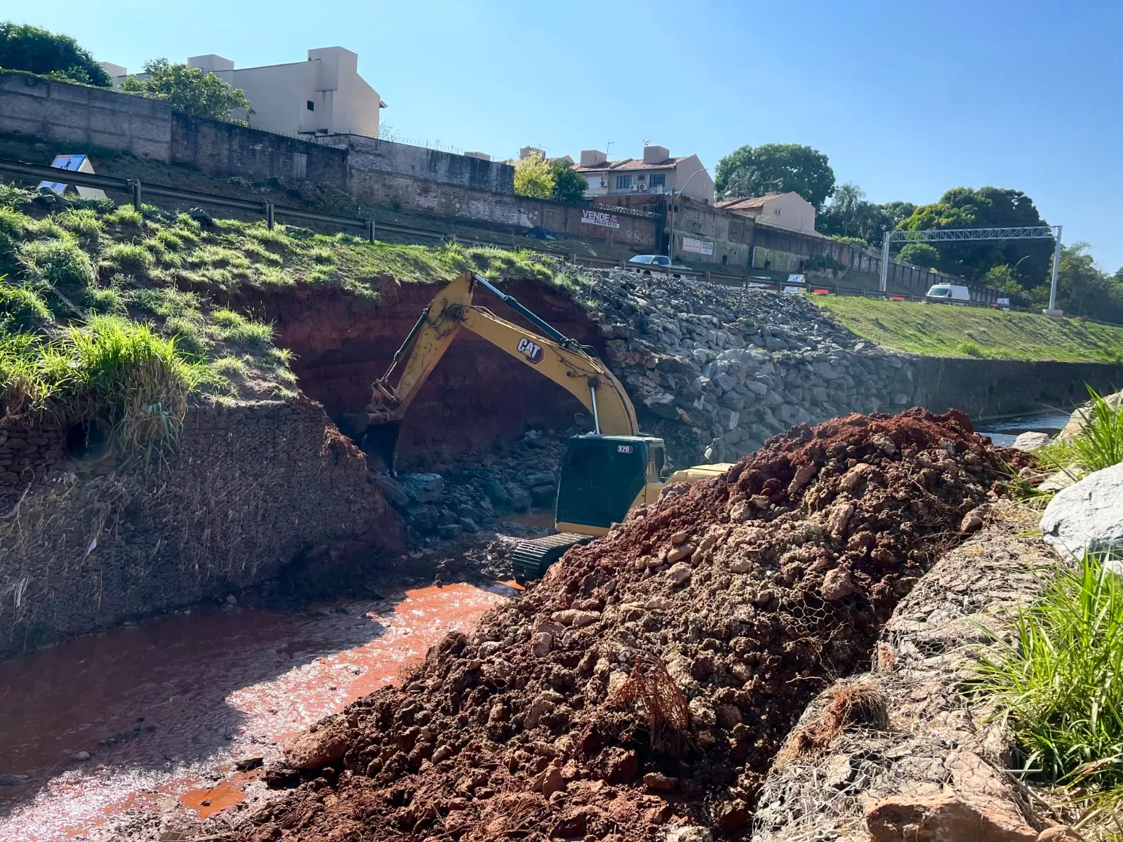 feed-image-1789591265 Prefeitura inicia obra para conter erosão na Marginal Botafogo em Goiânia