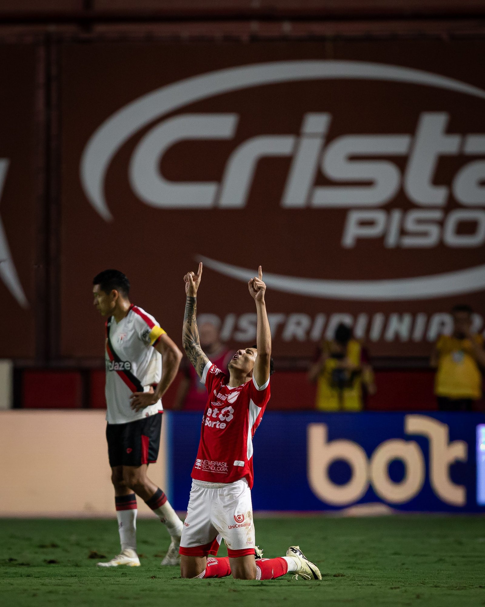 feed-image-1789596094 Se a série B terminasse hoje, Vila Nova e Atlético se enfrentariam nos playoffs. Já pensou?