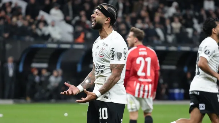 feed-image-1789615925 Memphis isola pênalti no último lance, Corinthians perde e é eliminado da Libertadores