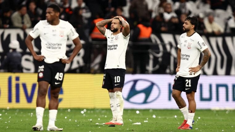 feed-image-1789620077 Torcida do Corintians se revolta com Memphis e time em eliminação da Libertadores