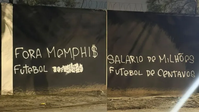 feed-image-1789640042 Após eliminação, muro do Parque São Jorge é pichado; torcida crítica Memphis e pede à saida do jogador