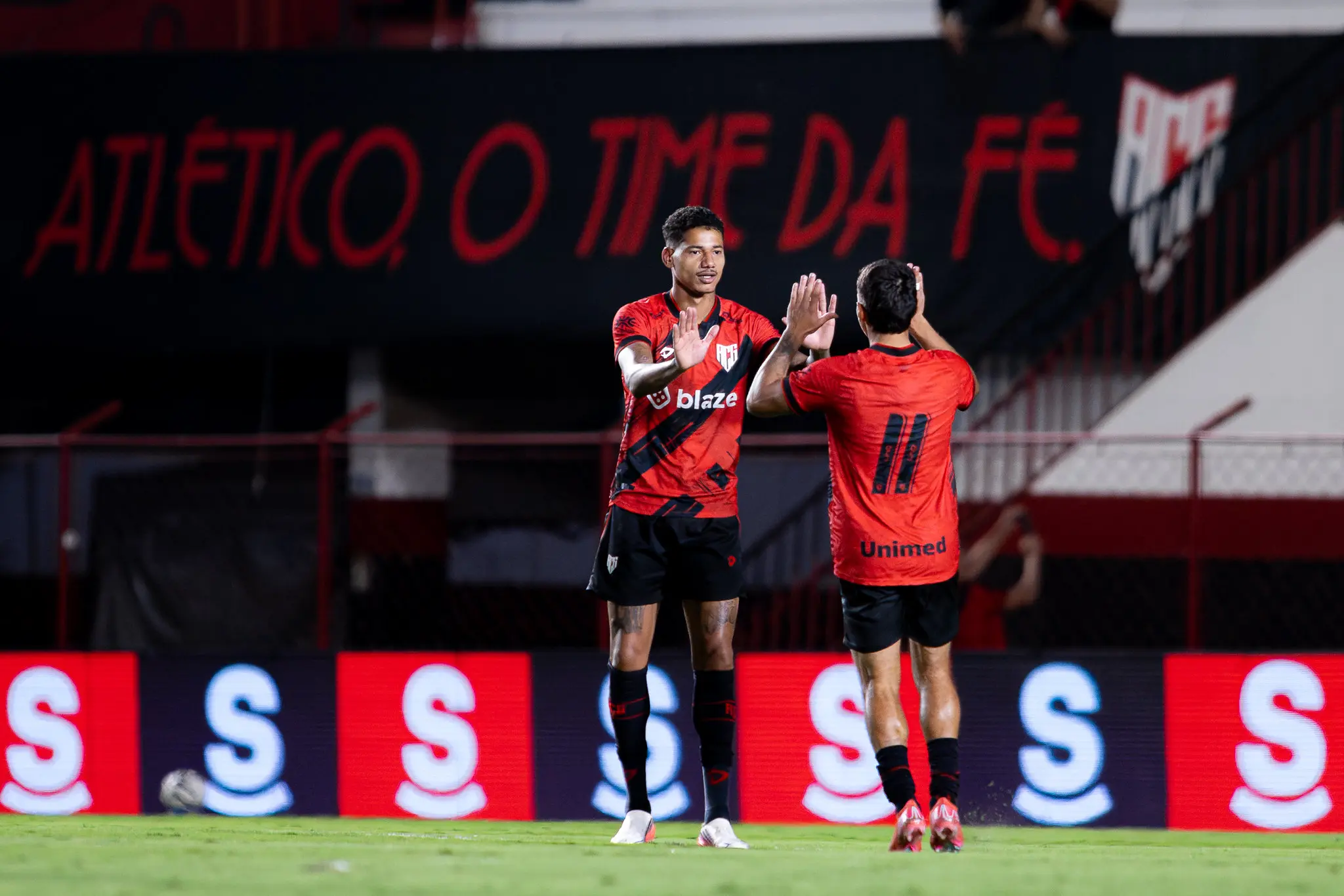 feed-image-1789665165 Acesso ou playoffs? Veja quantas vitórias o Atlético-GO precisa nas dez rodadas finais da Série B