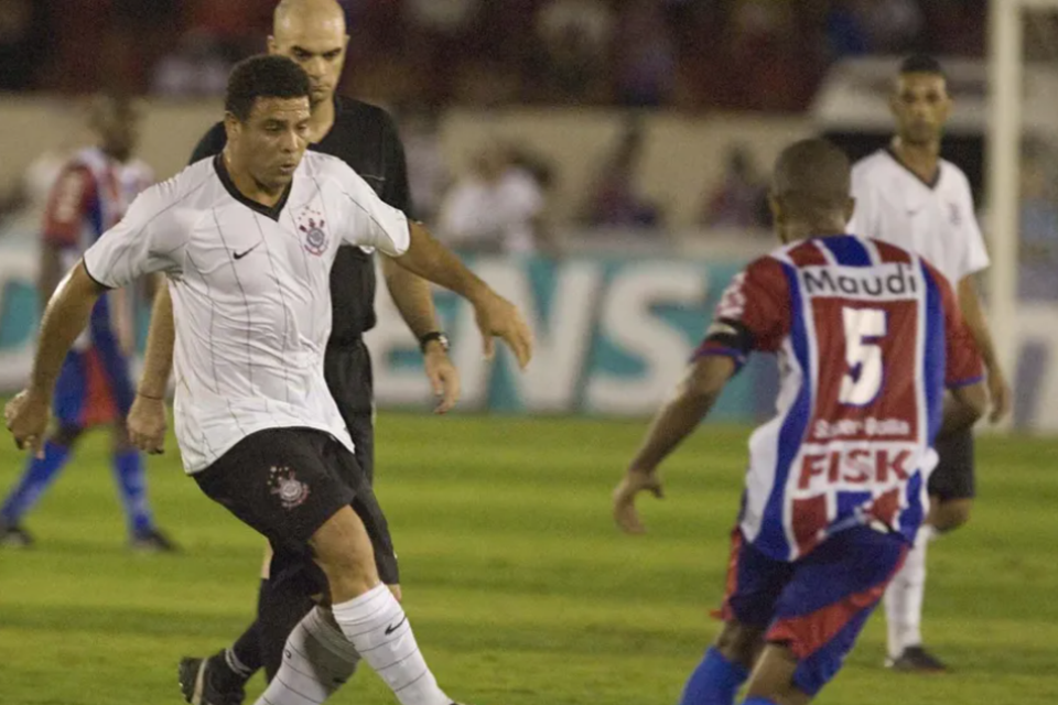 feed-image-1789744294 Ronaldo em Goiás? Relembre as passagens do cinquentenário Fenômeno pelos gramados goianos