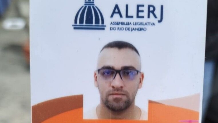 feed-image-1789752130 Chefe de gabinete de Sarah Poncio vai a posto fiscal em carro da Alerj após apreensão de cigarros