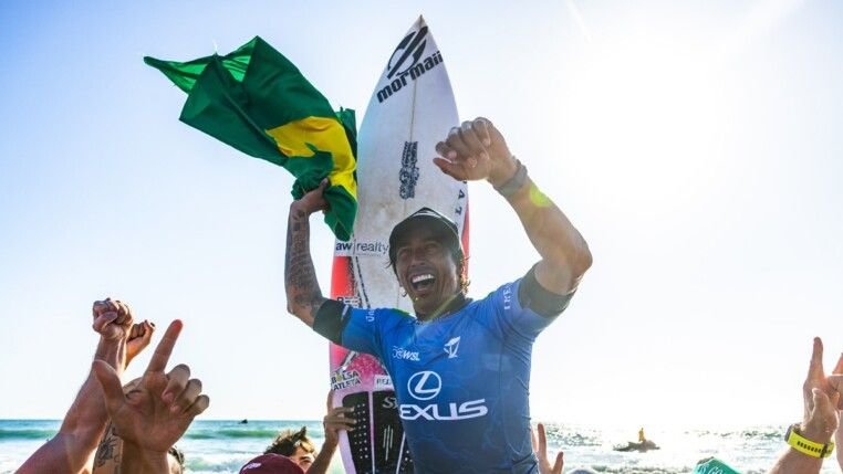 feed-image-1789783902 Surfe: Brasileiro vira nos minutos finais e conquista etapa de Trestles da WSL