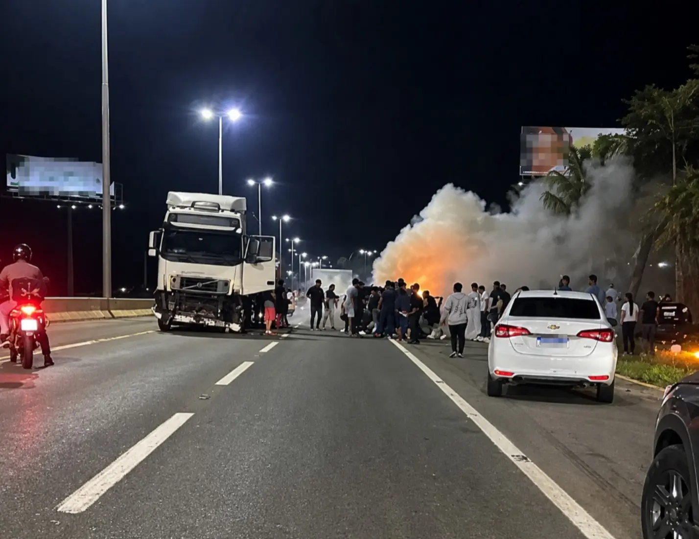“Fizemos o possível no desespero”: motorista detalha tentativa de salvar homem de carro em chamas na GO-020