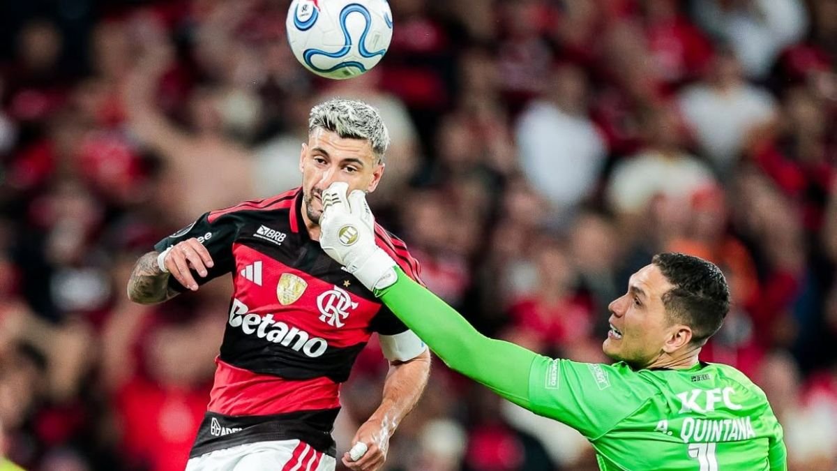 Flamengo sofre no Maracanã, mas segura empate e avança à semifinal da Libertadores