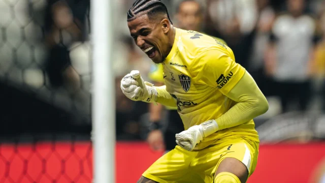 Gabriel Delfim brilha nos pênaltis e Atlético-MG elimina o Santos na Sul-Americana
