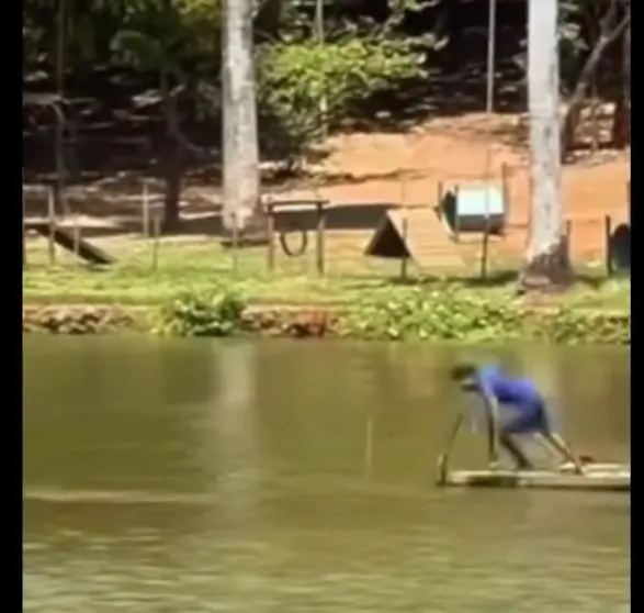 Homem é detido após tomar banho em lago onde prática é proibida em Goiânia