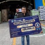 Homem que salvou menina de 3 anos de ser atropelada ganha prêmio da empresa