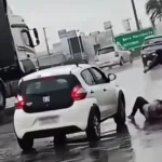 Homem toma pistola de PM e joga na BR-040 durante abordagem em Valparaíso; vídeo