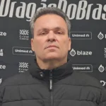 “Jogador não vai inventar esse tipo de coisa”, diz Adson sobre denúncia de racismo contra Paulo Vítor