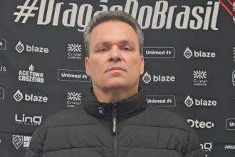 “Jogador não vai inventar esse tipo de coisa”, diz Adson sobre denúncia de racismo contra Paulo Vítor