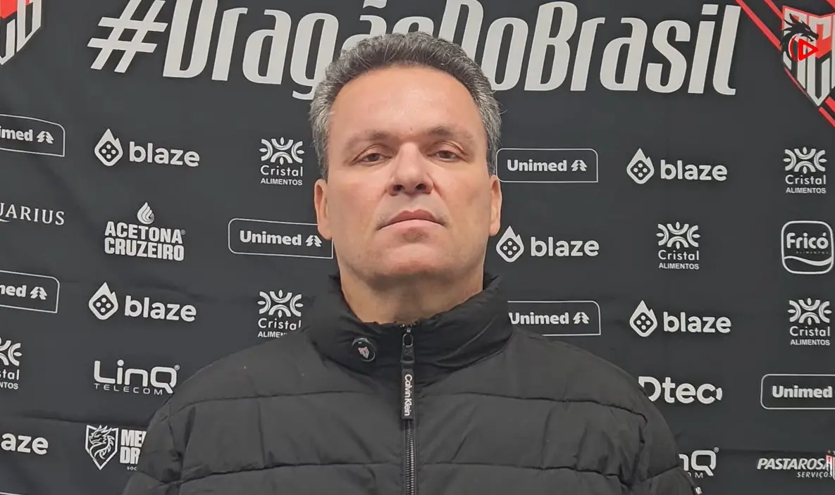 “Jogador não vai inventar esse tipo de coisa”, diz Adson sobre denúncia de racismo contra Paulo Vítor