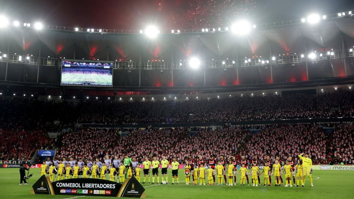 Jogadores do Flamengo detonam gramado do Maracanã em classificação na Libertadores