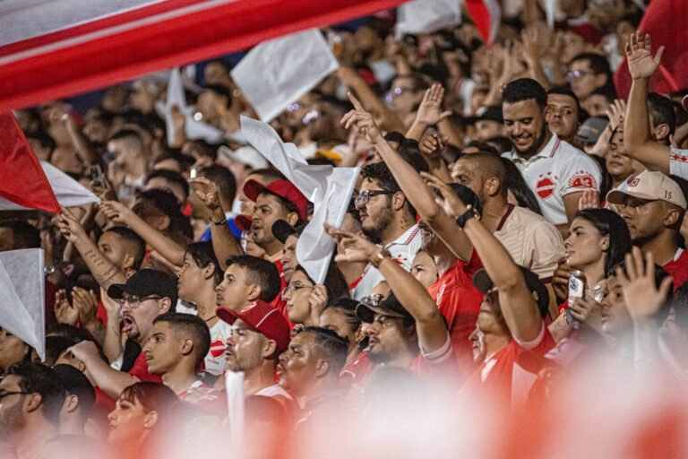 Mais de 7 mil ingressos vendidos: Vila Nova espera OBA lotado contra o América-MG