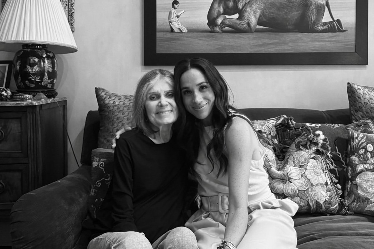 Meghan Markle presta homenagem à amiga Gloria Steinem após retorno ao Reino Unido