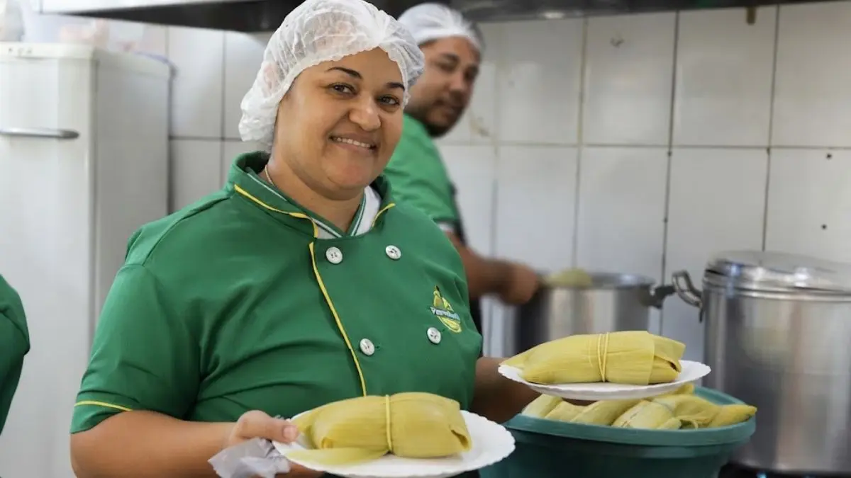 ‘Minha pamonha é diferente’: farmacêutica deixa profissão e cria sabores novos para conquistar clientes em Anápolis