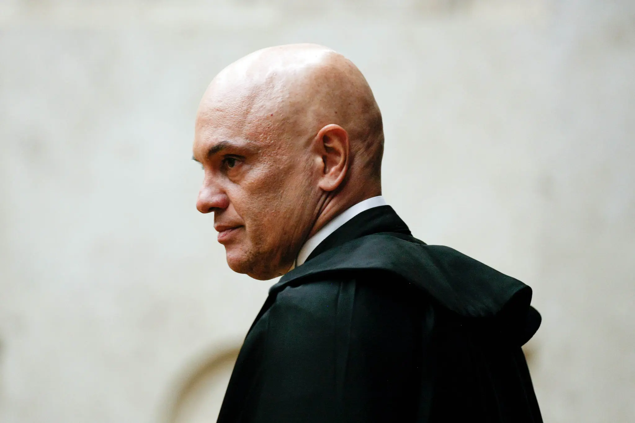 Moraes não é mais relator do inquérito das fake news, decide Fachin